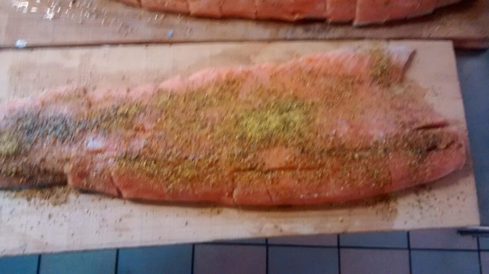 Planked Salmon würzen